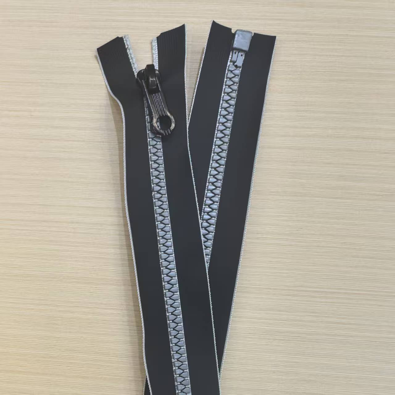 全银灰色金属感尼龙拉链